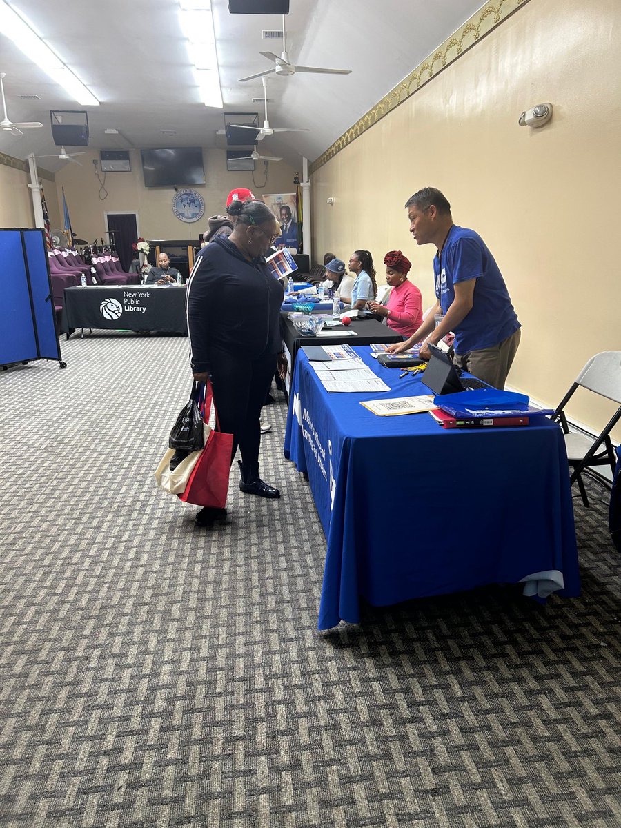 NYCImmigrants's tweet image. Our team had a recent engaging #WeekOfAction in Queens &amp;amp; the Bronx. #ShoutOut to our partners @QPLNY &amp;amp; @spreadinglovv for hosting us &amp;amp; your work breaking down barriers in our neighborhoods for immigrant communities. We shared info on city resources including #ESOL, @idnyc &amp;amp; #KYR.