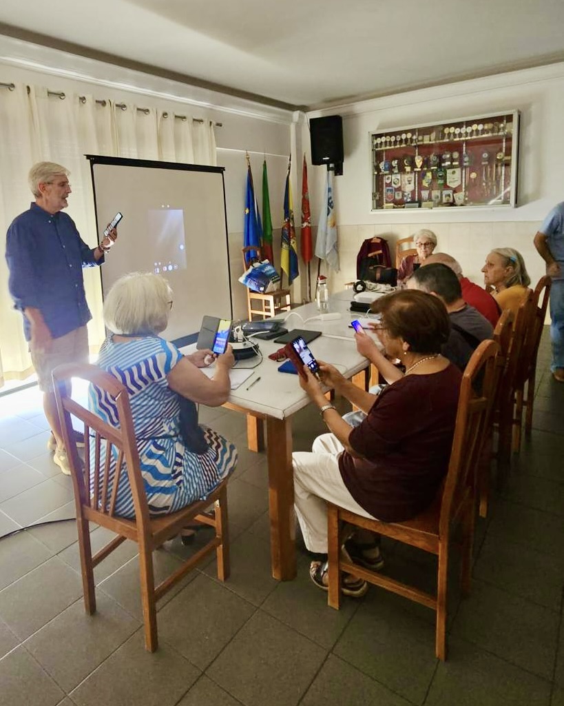 ratoadcc's tweet image. 📸
🇵🇹 A #parceria com a AURPIM está ativa! Mais imagens das nossas oficinas de Informática.

Esta atividade é realizada no âmbito do &quot;Retirar das Margens, Intervir no Social&quot; da @CMSeixal no âmbito do Portugal2030.

#SempreAAprender
. . .
🇬🇧 Informatics #workshop for seniors