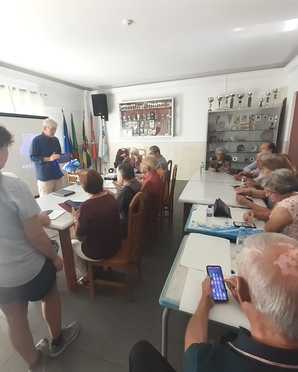 ratoadcc's tweet image. 📸
🇵🇹 A #parceria com a AURPIM está ativa! Mais imagens das nossas oficinas de Informática.

Esta atividade é realizada no âmbito do &quot;Retirar das Margens, Intervir no Social&quot; da @CMSeixal no âmbito do Portugal2030.

#SempreAAprender
. . .
🇬🇧 Informatics #workshop for seniors