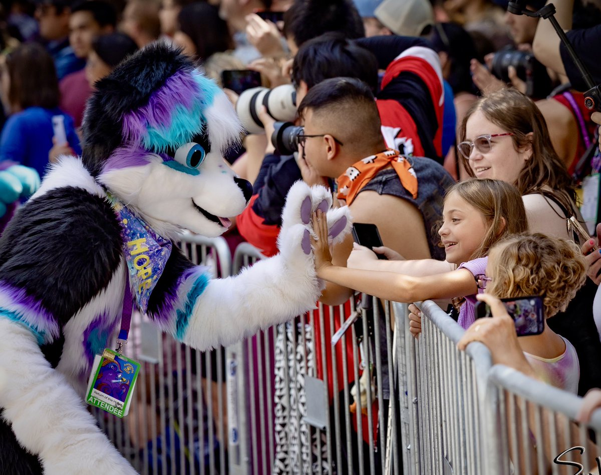 Joy is being able to connect with someone. 

And then feel something wonderful together! 😃💜💙

#FursuitFriday 
📸 <a href="/DrSwablu/">DrSwablu 🔜 GFM AQF MFF</a>