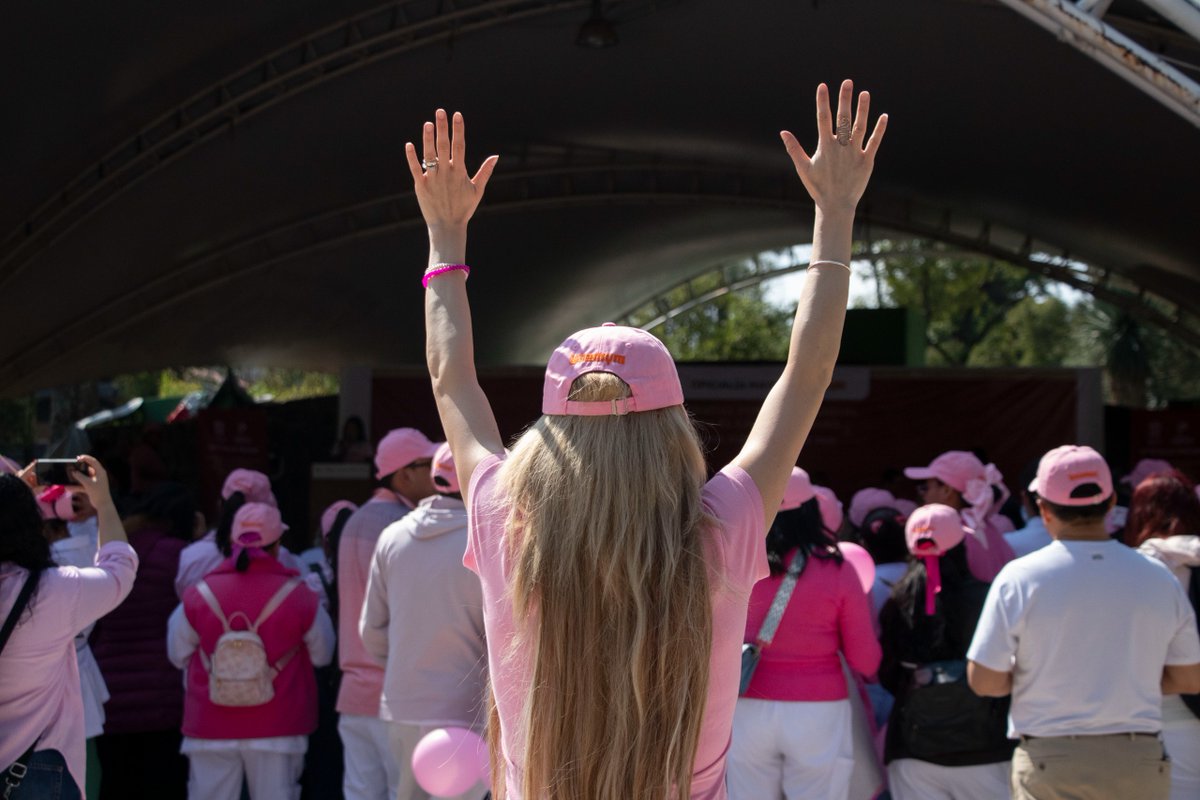 Issemym's tweet photo. 🎀 #OctubreRosa | Como parte de las acciones por la Lucha Contra el #CáncerDeMama, el #EquipoIssemym realizó una caminata con el fin de promover su prevención, detección y control de manera oportuna. #ElPoderDeServir https://t.co/TZViy9jmvj