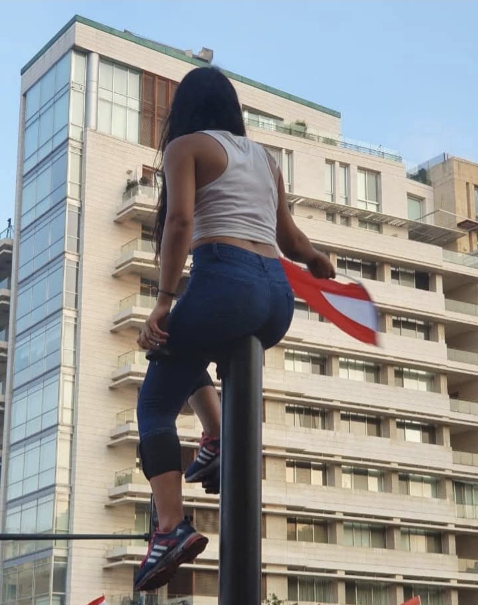 هيدا يلّي بِقي من ذكرى "سورة" ١٧ تشرين...
.....
.....
خازوق مبَشَّم