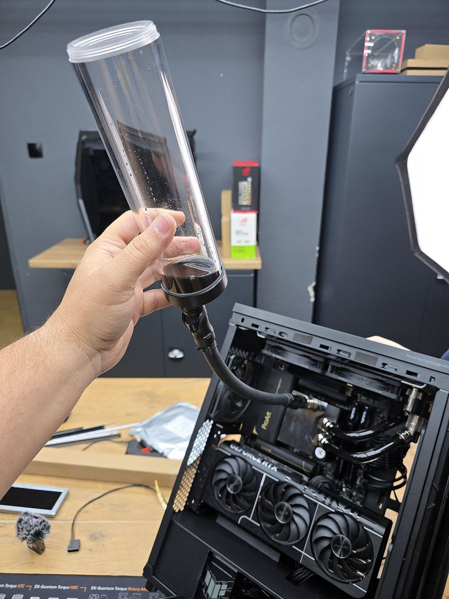 neSSaSSPCmods's tweet image. neSSa - ProArt MINI PC, Fill the loop and give some lights!
Asus ProArt PA402
Asus ProArt Z890-Creator 
Asus PRIME RTX 5070
Asus TUF 850w 3.1
Intel Ultra Core7 265k
Patriot Viper Elite 5 Ultra 96G
Patriot Viper VP 4300 2Tb
EK LM Tek water cooling 
@ASUS @EKbyLMTEK @IntelGaming