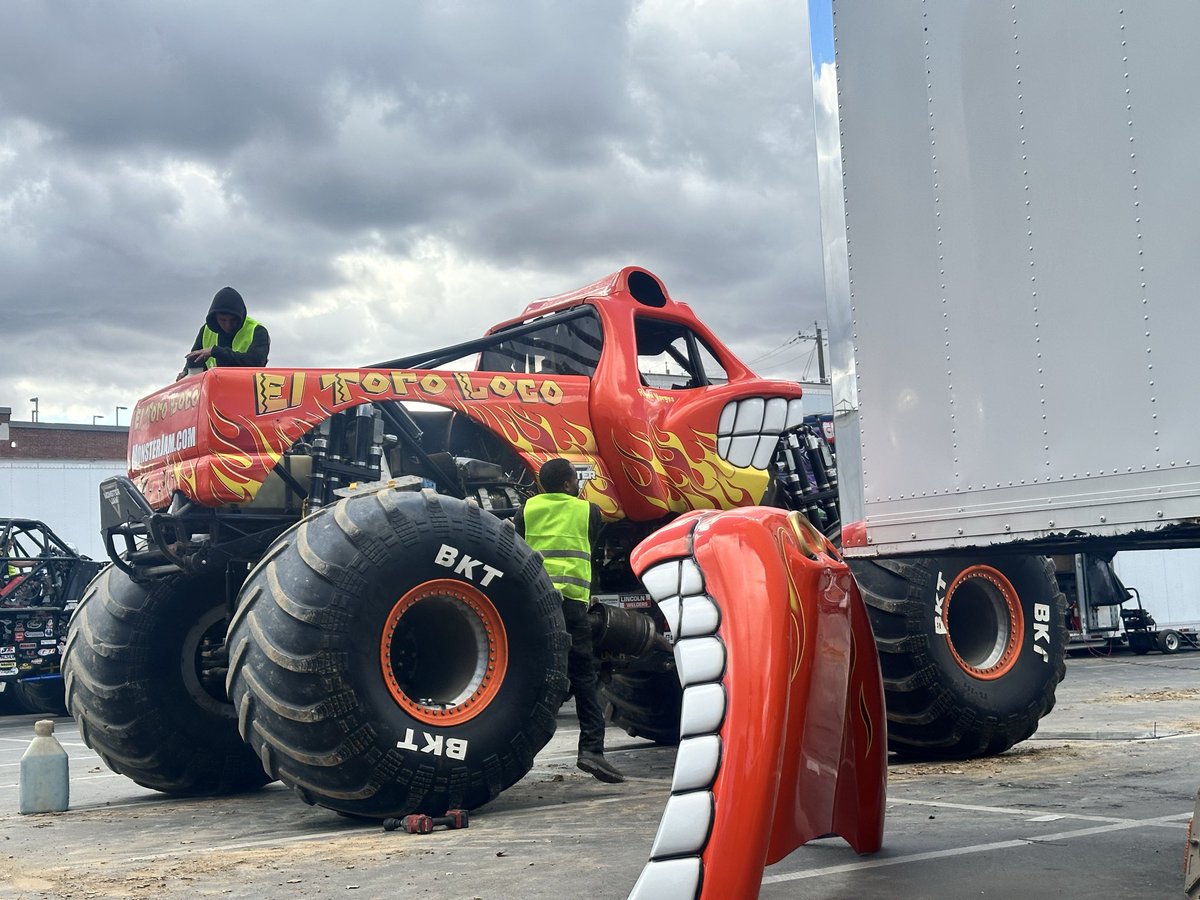Spokane, YALL READY?!

6PM PST / 9PM EST LIVE on <a href="/MonsterJam/">Monster Jam</a>’s YouTube channel🚀🐂