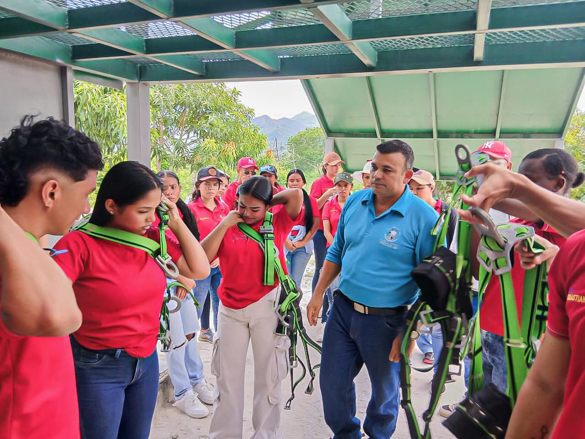 🟪🟨🟩 Programa de SST de Unicaribe fortalece competencias de sus estudiantes en centro de entrenamiento especializado👷🏼⛑️

Detalles de esta actividad orientada por el profesor <a href="/ERoblesalgarin/">Eduardo José Robles Algarín</a> aquí
👇👇👇 
acortar.link/ARtyGk