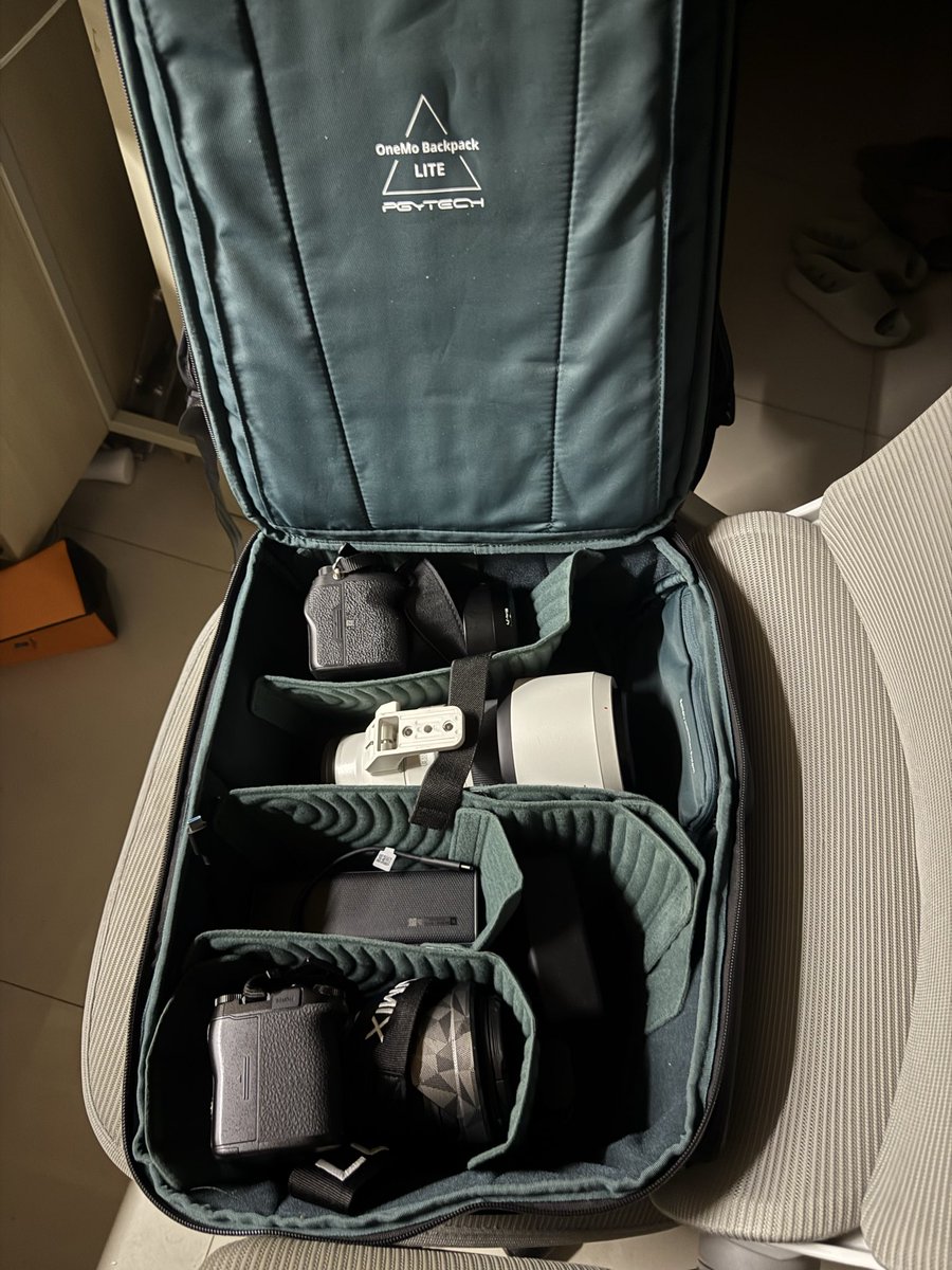 穷玩车富玩表，我是傻逼摄影佬
（为了跑婚庆带双机（S5II+A7R4A）
三镜（24-70mm+20-60mm+70-200mm GM2），天天上早6）