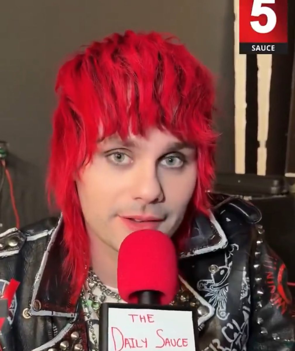 mikescomfort's tweet image. never arguing w a mf w big green eyes like whatever you say pookie