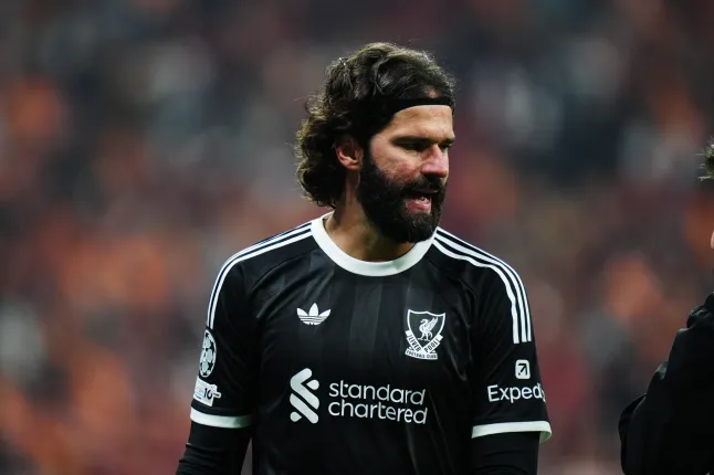 🚨🔴‼️ Arne Slot on Ibrahima Konaté and Alisson Becker’s fitness:

"Ibou has come back to us, started his sessions again, and is expected to train with us today.

The third one is Alisson. He's not training with us, so he's out."