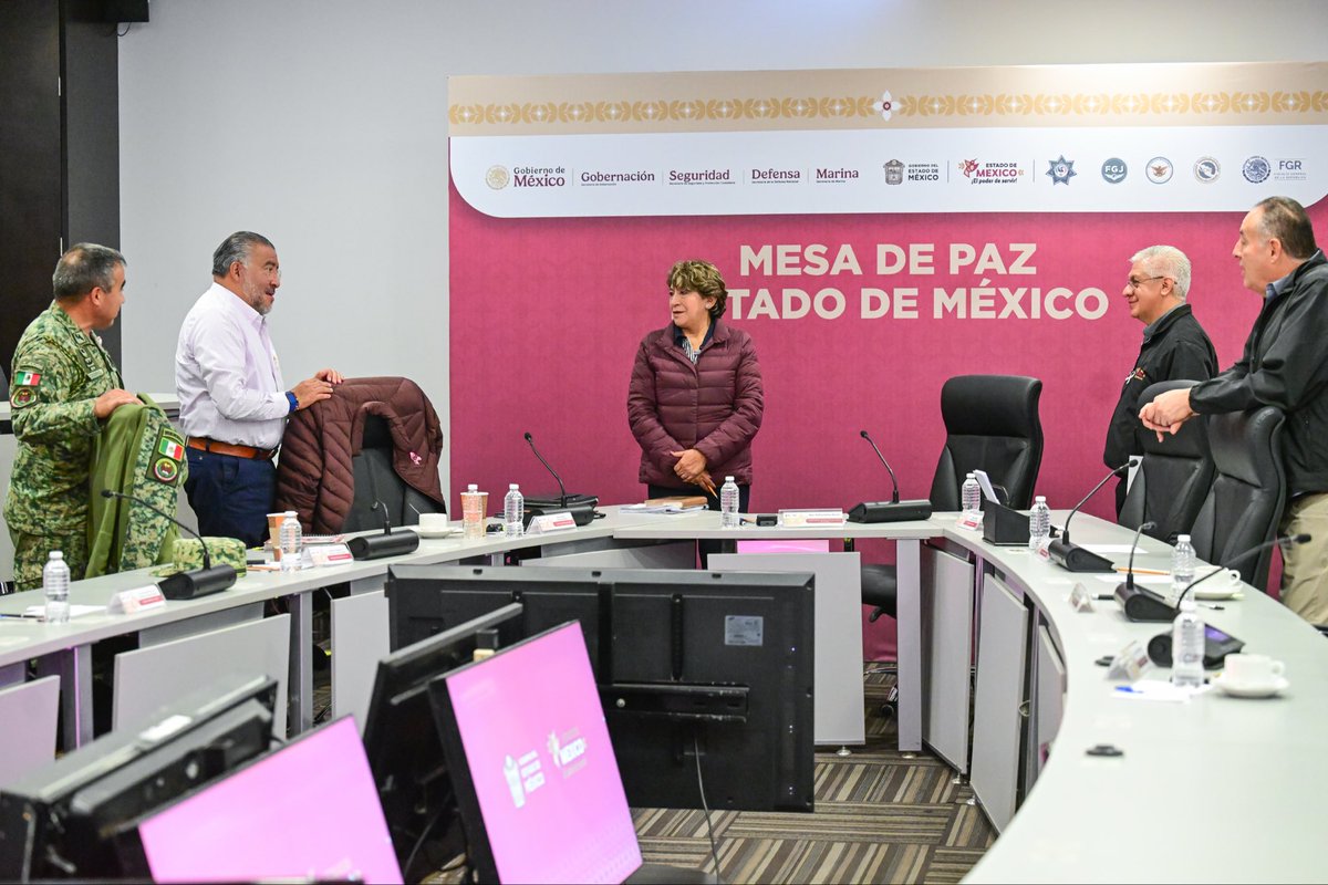 delfinagomeza's tweet photo. Seguimos combatiendo el delito de la extorsión. Este viernes en la Mesa de Paz, la @SS_Edomex nos compartió un reporte sobre el trabajo que ha realizado la Policía Cibernética para evitar el pago de 22 millones de pesos por este ilícito.
Redoblemos esfuerzos y denunciemos al 089 cualquier intento de extorsión. 
#EdoMexVSLaExtorsión 
#ElPoderDeServir