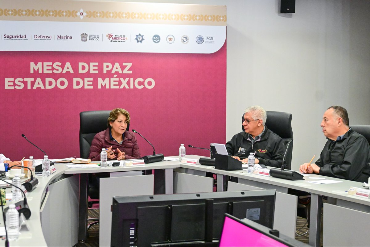 delfinagomeza's tweet photo. Seguimos combatiendo el delito de la extorsión. Este viernes en la Mesa de Paz, la @SS_Edomex nos compartió un reporte sobre el trabajo que ha realizado la Policía Cibernética para evitar el pago de 22 millones de pesos por este ilícito.
Redoblemos esfuerzos y denunciemos al 089 cualquier intento de extorsión. 
#EdoMexVSLaExtorsión 
#ElPoderDeServir