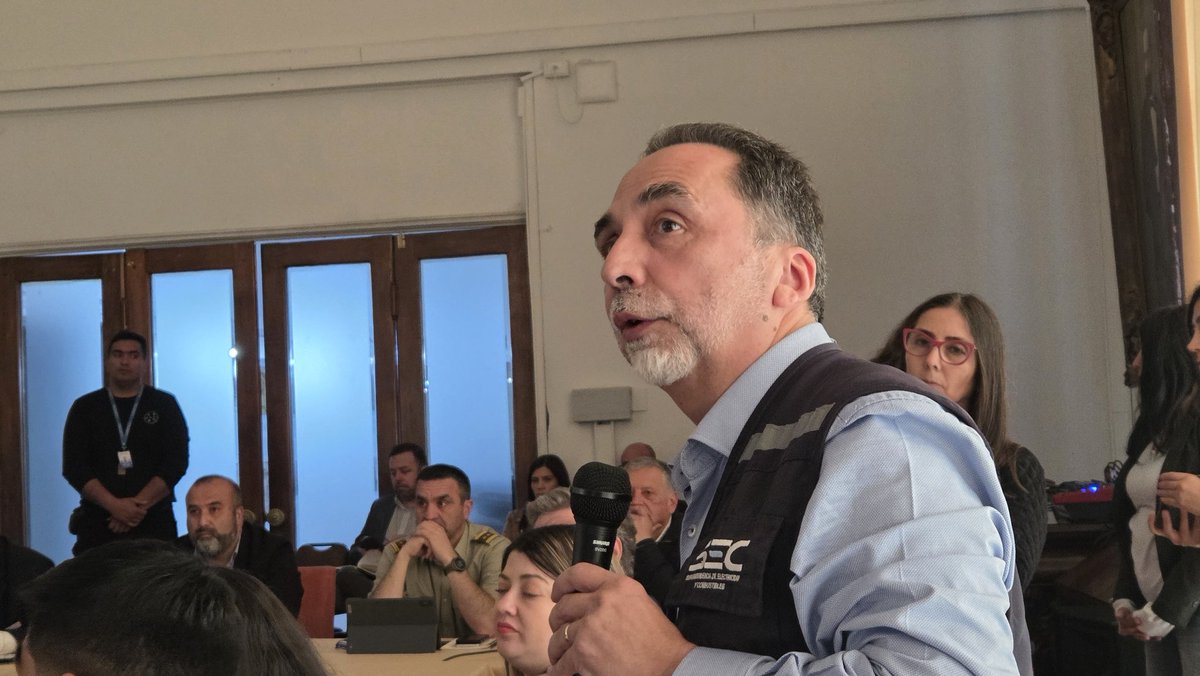 🤝 Empresas eléctricas, forestales y municipios se reunieron para reforzar la prevención de incendios 🌿🔥. Más de $1.077 mil millones en inversión para limpieza y mantenimiento de líneas eléctricas.