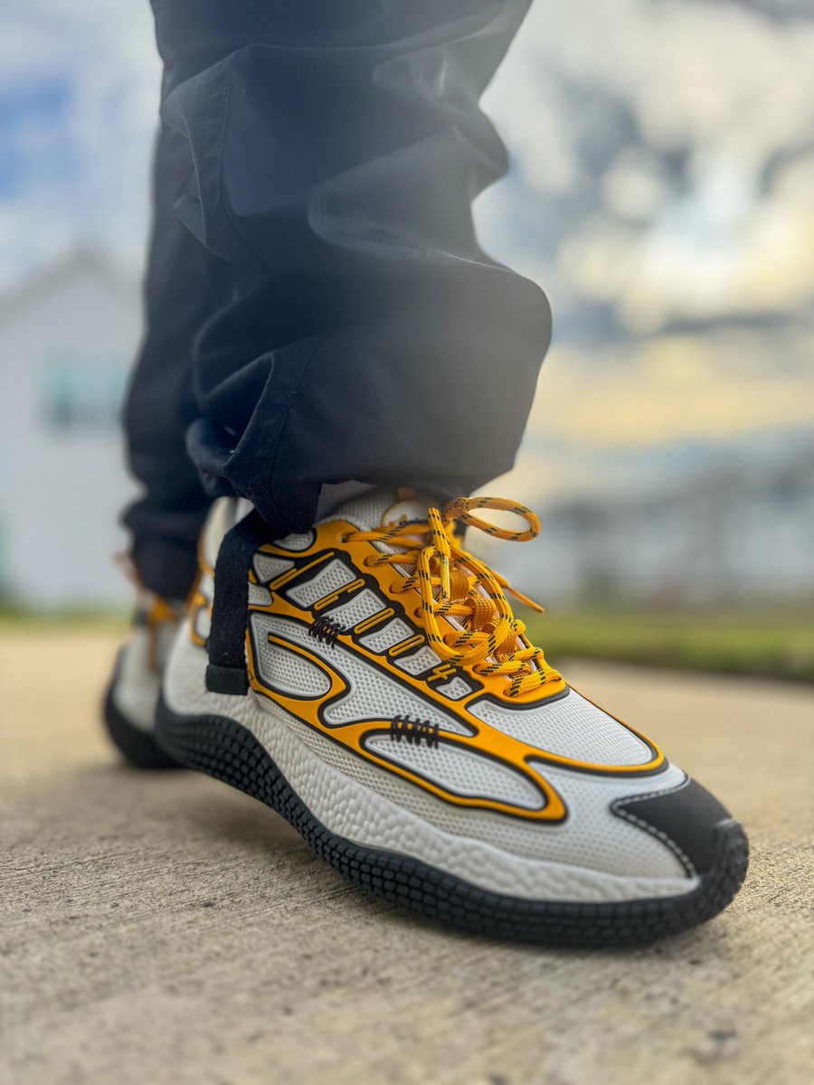 Today’s pick for #FireFridays : <a href="/JohnGeiger_/">John Geiger</a> 004 “Pittsburgh” <a href="/jayguidos/">Jay 🤟🏽💜💛🇸🇻</a> 🔥🔥