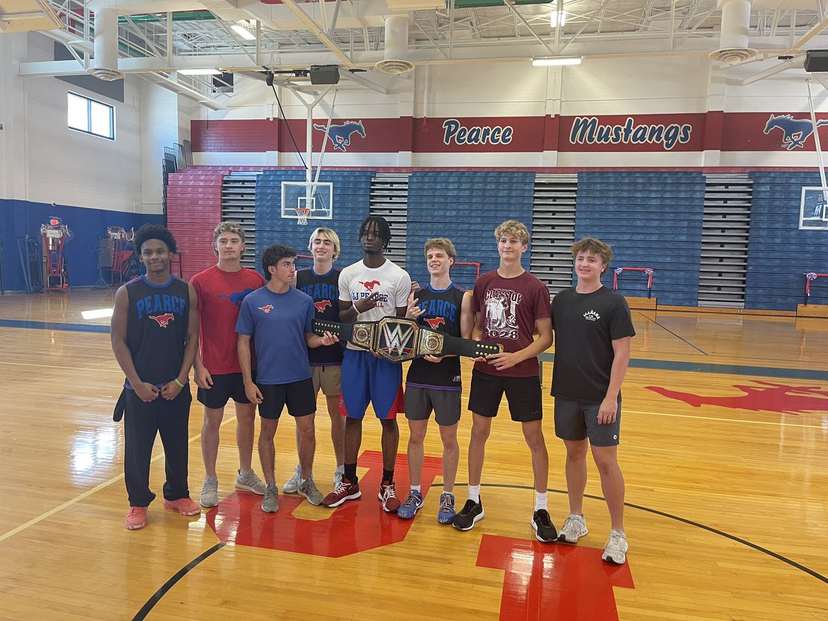 JJP_Basketball's tweet photo. Thanks @jjphsbaseball for coming to the gym today. It was a blast hoopin’ with you guys today!! https://t.co/rbUfstKaIy