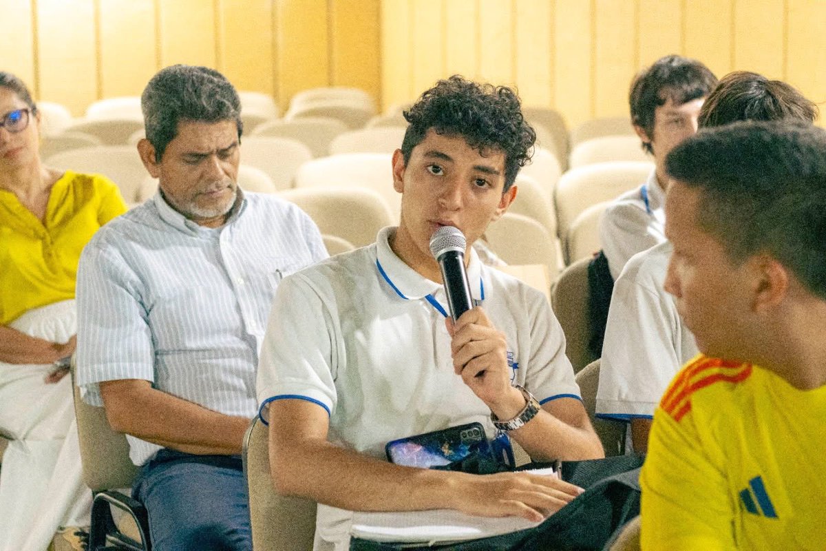 Alc_Girardot's tweet image. 🤝Durante la Semana por la Paz resaltamos el valor del trabajo en conjunto para edificar una sociedad respetuosa y solidaria. 

Con JustaPaz y Casa de Justicia seguimos formando ciudadanos que inspiran. 🌟

#GirardotEsPaz #ConstruyendoPaz