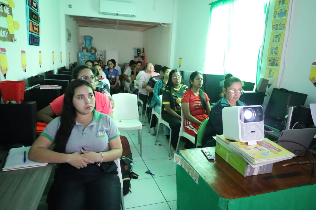 LosRiosIESS's tweet photo. 🧠 En el marco del Día Mundial de la #SaludMental, el Hospital #IESSQuevedo realizó una charla dirigida a docentes de la Escuela de Educación Básica Independencia, con el fin de sensibilizar sobre la importancia del cuidado emocional y fortalecer la promoción del bienentar mental https://t.co/OqjvL6B5MD