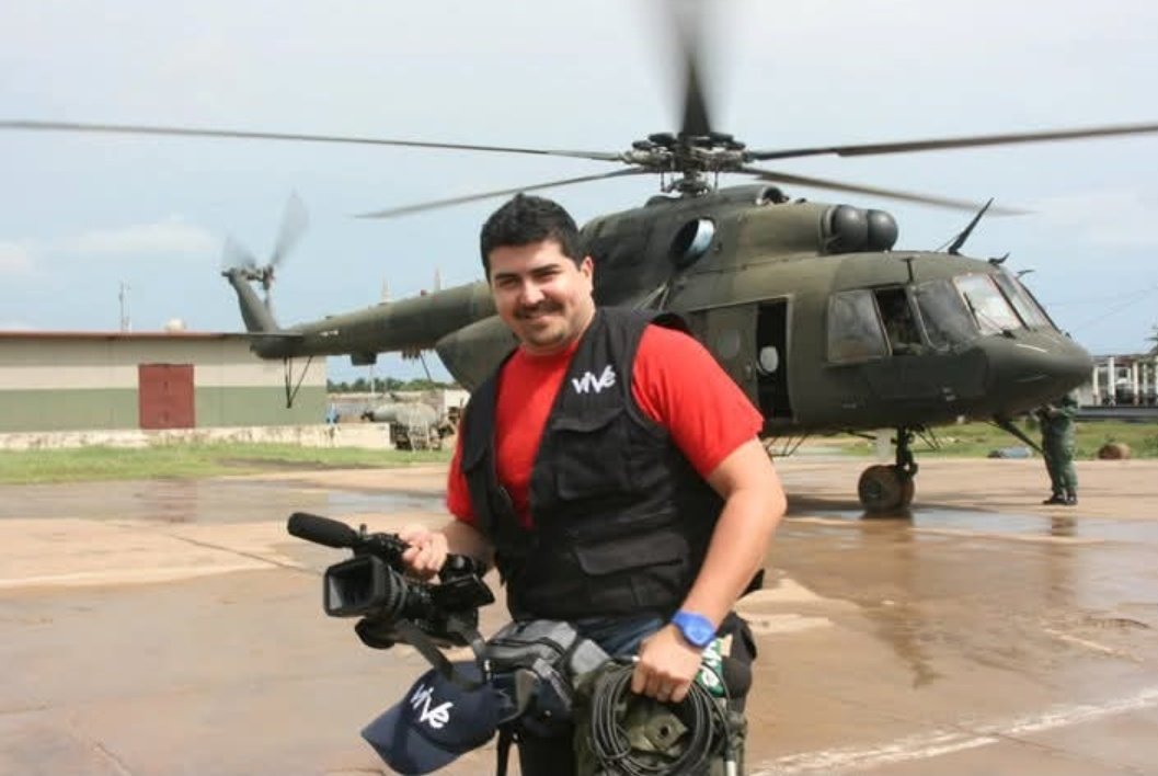 nayimolina's tweet image. No mi lean, no te olvidamos, oramos y tenemos fé que te dejarán libre. Mantente firme y digno porque #Periodista como vos, pocos en #venezuela #NoMasPresosPoliticos #VenezuelaLibre &quot;mantendrás tus ojos bien abiertos y verás el castigo del impío&quot; Salmo 91 @cnpzulia @CNPCaracas