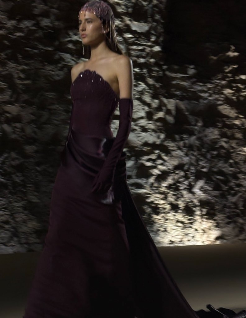 19linnl's tweet photo. I’m obsessed w this dress اااخ ابغاااه https://t.co/Dxhyidl4pa