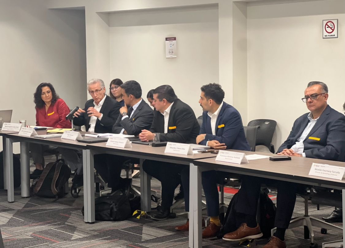 La SE realizó el foro de #ConsultasTMEC del sector Cemento, Vidrio y Cerámica, con la participación de <a href="/Canacem_Mx/">Cámara Nacional del Cemento</a>, <a href="/ANFAD_Oficial/">@ANFAD_Oficial</a> y el <a href="/TileCouncil/">TCNA</a>.

El diálogo permitirá avanzar en la evaluación y revisión del Tratado con empresas estratégicas del sector.