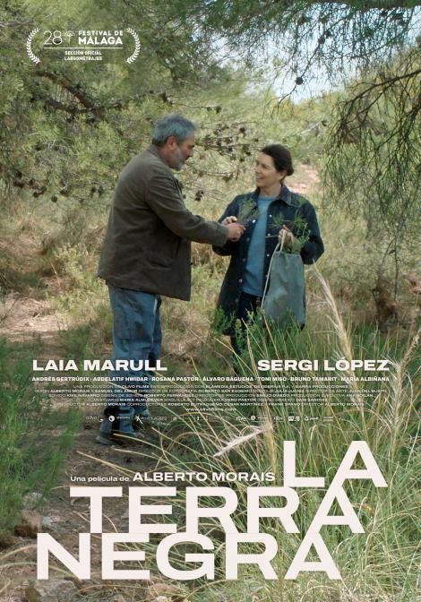 “La terra negra”. Un drama realista en un pueblo rural con toques místicos, tintes de western e interpretaciones bressonianas de personajes perdidos y derrotados. Excelente Alberto Moráis. #cine