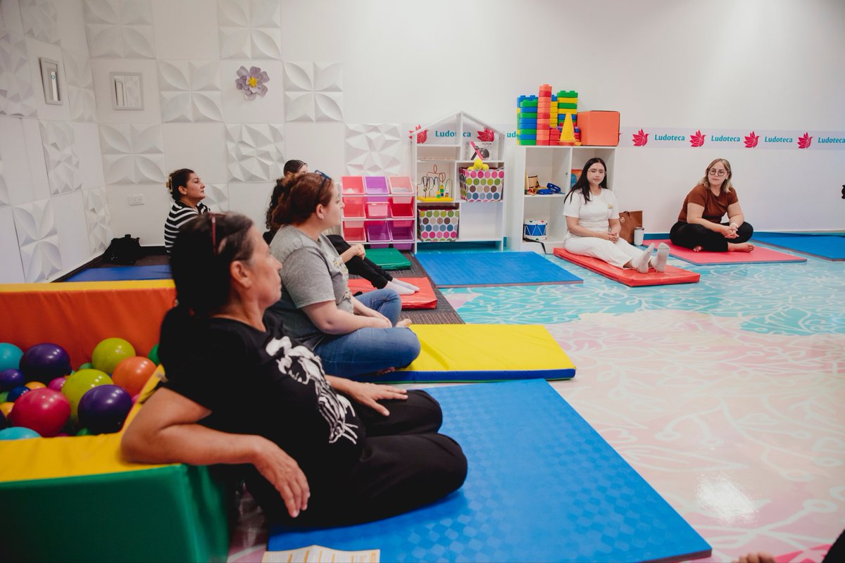 En el Taller “Sanando a mi niña interior” del CRECE, compartimos un espacio para reconectar con nuestras emociones, fortalecer la autoestima y seguir creciendo desde el corazón. 🌷✨ #DIFSinaloaContigoSiempre