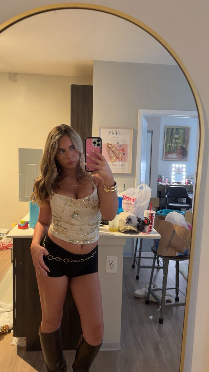 goddess_margott's tweet photo. going out… you know what to do 🥂 https://t.co/UyVtINpGa4