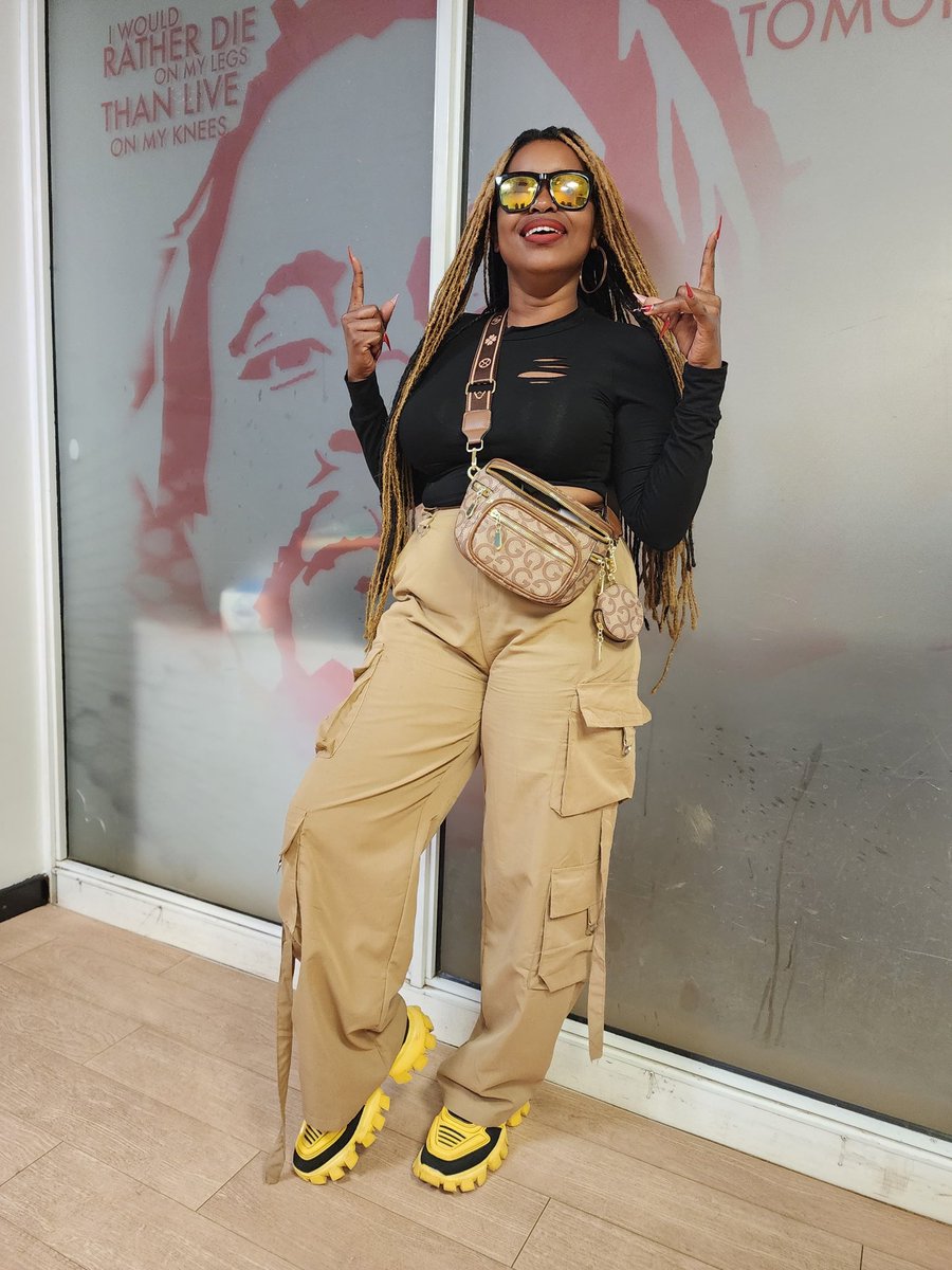 RadioJamboKenya's tweet photo. Esther Mwende Macharia #Queen of the airwaves yuko ndani ya #Kituo Cha Wakenya Jiunge nasi #KituoChaWakeny https://t.co/xZNYGclYPp