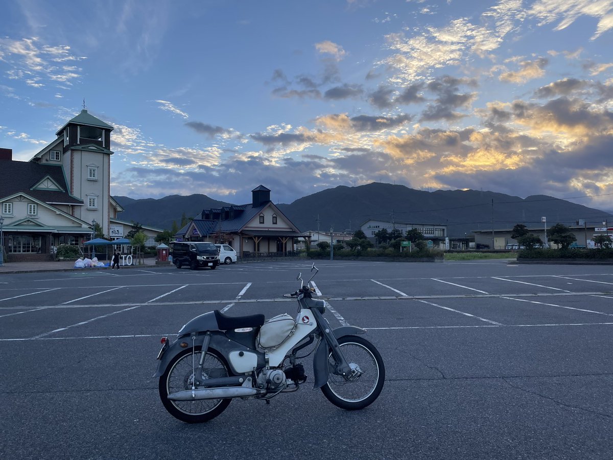 satosh100's tweet image. おはようございます🌳
今朝は滋賀県東近江市から
良い天気🌤️お祈りが届きました😊
早朝から東近江・近江八幡をブラブラ🏍️💨💨💨
おっと！キジの鳴き声🦚⁉️見つけられたらいいな😆
いってらっしゃい、いってきます
今日も一日ご安全に🙏
幸せに過ごしましょう🍀
#c100 #スーパーカブ