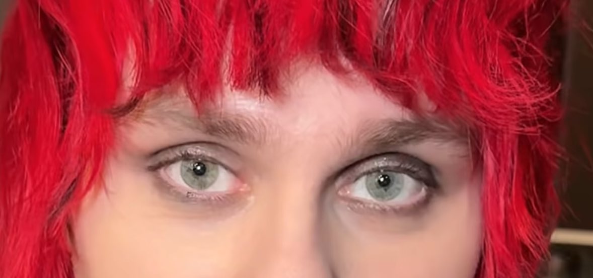 michael clifford eyes appreciation tweet  💚