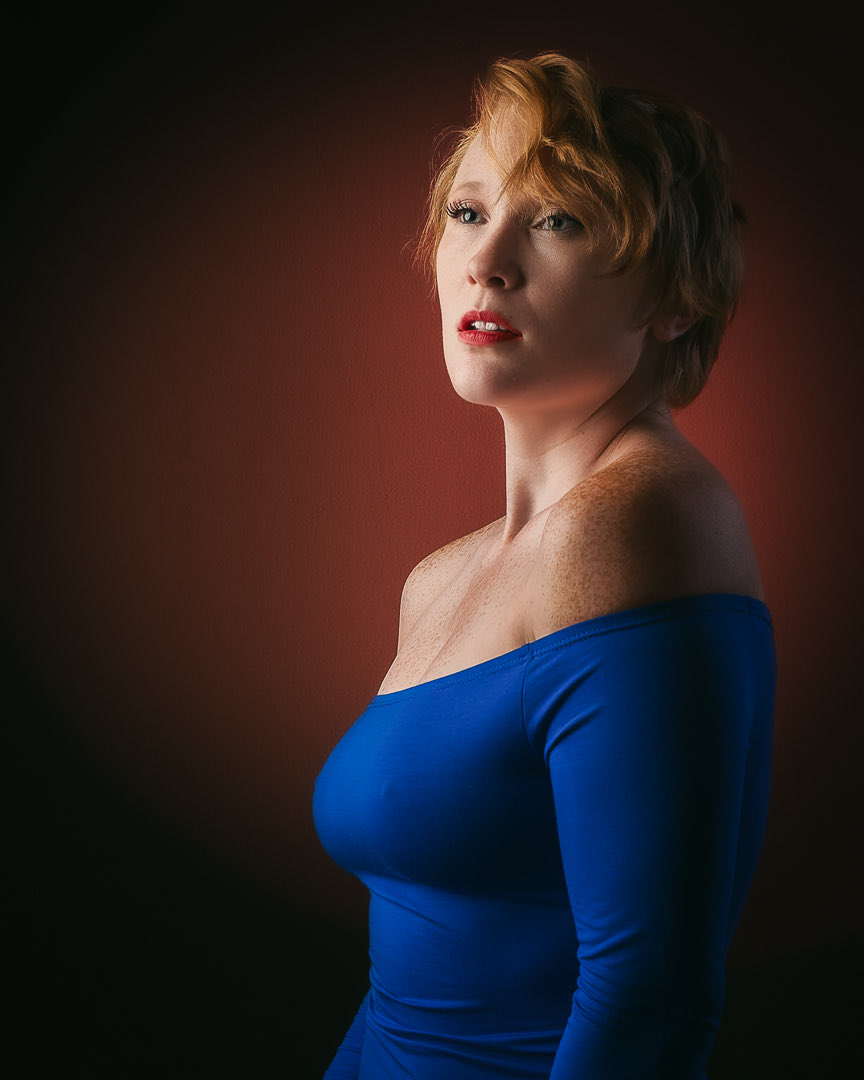 ThePerilPlanet's tweet photo. While everyone enjoys seeing @IzzabellaRobins in bondage scenes, let’s not forget that she’s also a stunningly beautiful woman inside and out. Here’s some proof. https://t.co/GlznjZF8FW