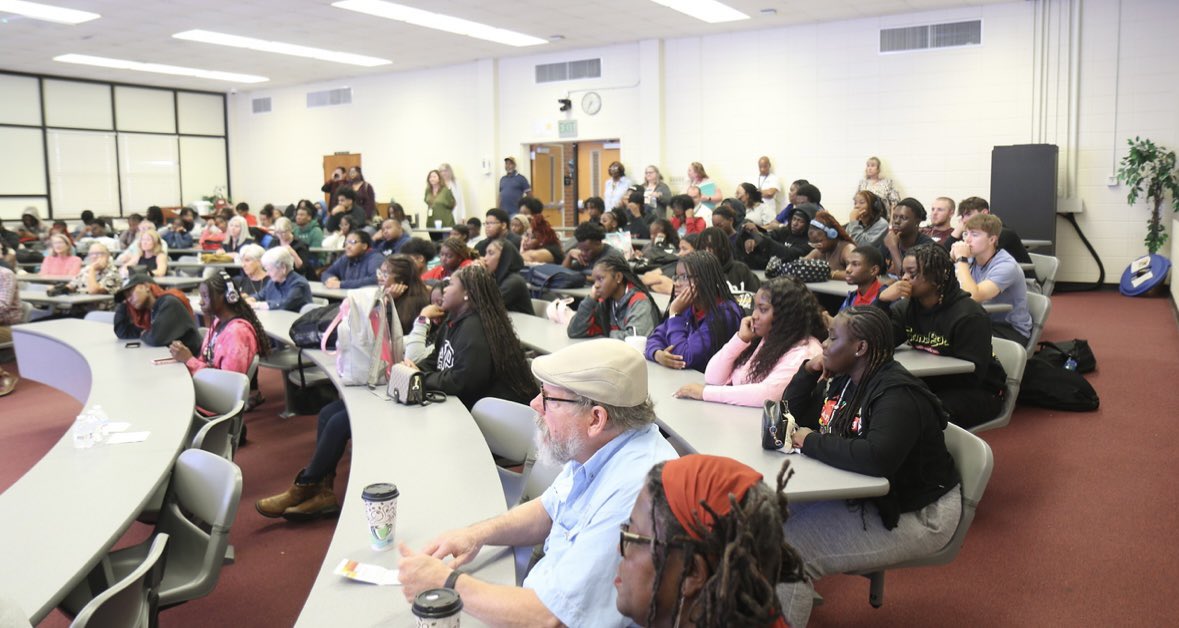 This morning at Coahoma Community College, audiences gathered for an inspiring exploration of Tennessee Williams’s Orpheus Descending and its deep cultural ties to the Mississippi Delta. 🎭✨

To view more pictures, click here: shorturl.at/fOB5t