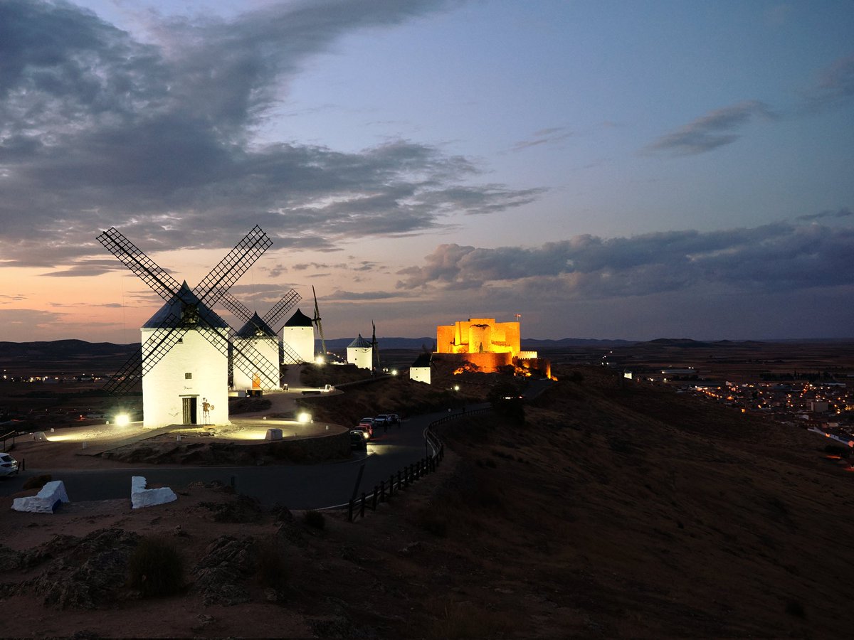 Molinos de Consuegra al atardecer.
Octubre 2025.
<a href="/OMSYSTEMcameras/">OM SYSTEM Cameras</a> OM-1 + Zuiko 12-40 PRO II