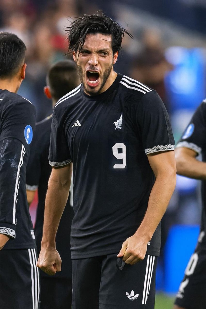 NOTICIA: México solicitará a FIFA tener un 3er uniforme para el Mundial. De acuerdo a lo que me contaron, será negro con blanco. Parecido a lo que ven en esta foto. En caso de que se acepte, será la primera vez que eso suceda. De otro modo, se utilizará después del torneo.