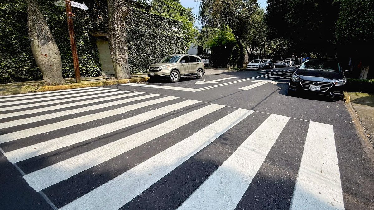giogutierrezag's tweet image. Seguimos mejorando la infraestructura en #Coyoacán, con obras que perduren 🚧👷🏽👩🏻‍🏭🛣️. Repavimentamos toda la calle Dulce Olivia, en el Barrio Santa Catarina, dando mayor seguridad y movilidad a las y vecinos.

#CoyoacánEsLaSede 🏟️✨