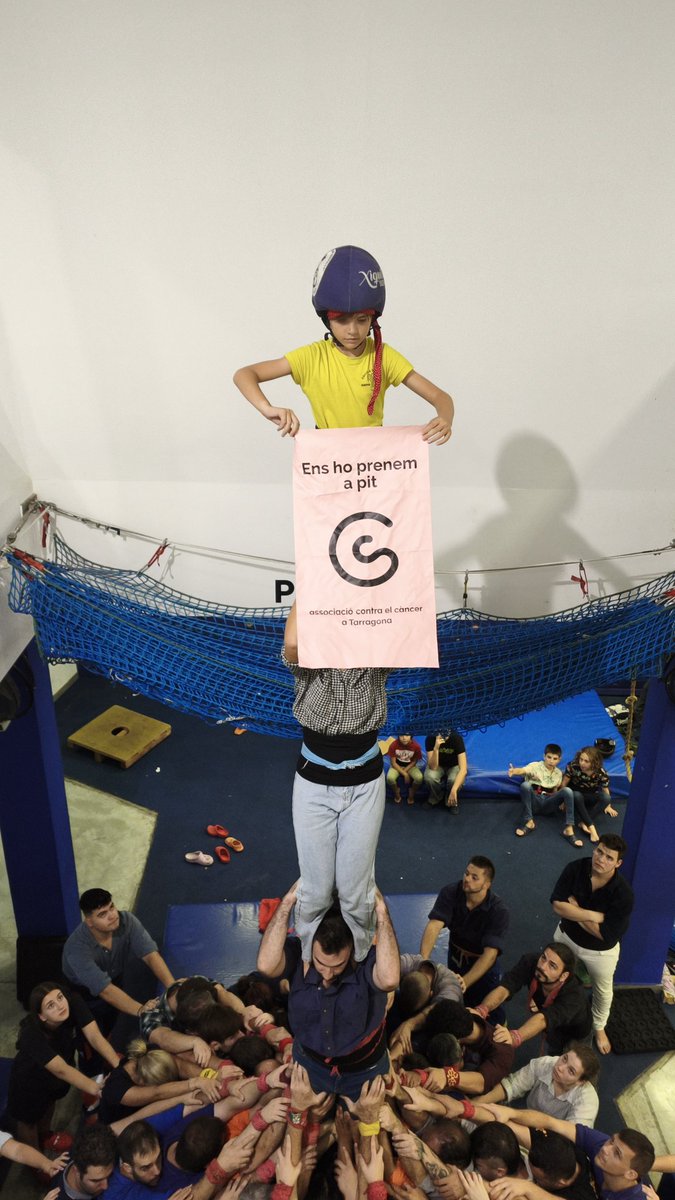 🩷 Avui a l'assaig hem aixecat un pilar solidari amb motiu del Dia Mundial del Càncer de Mama.

Al Serrallo #enshoprenemapit