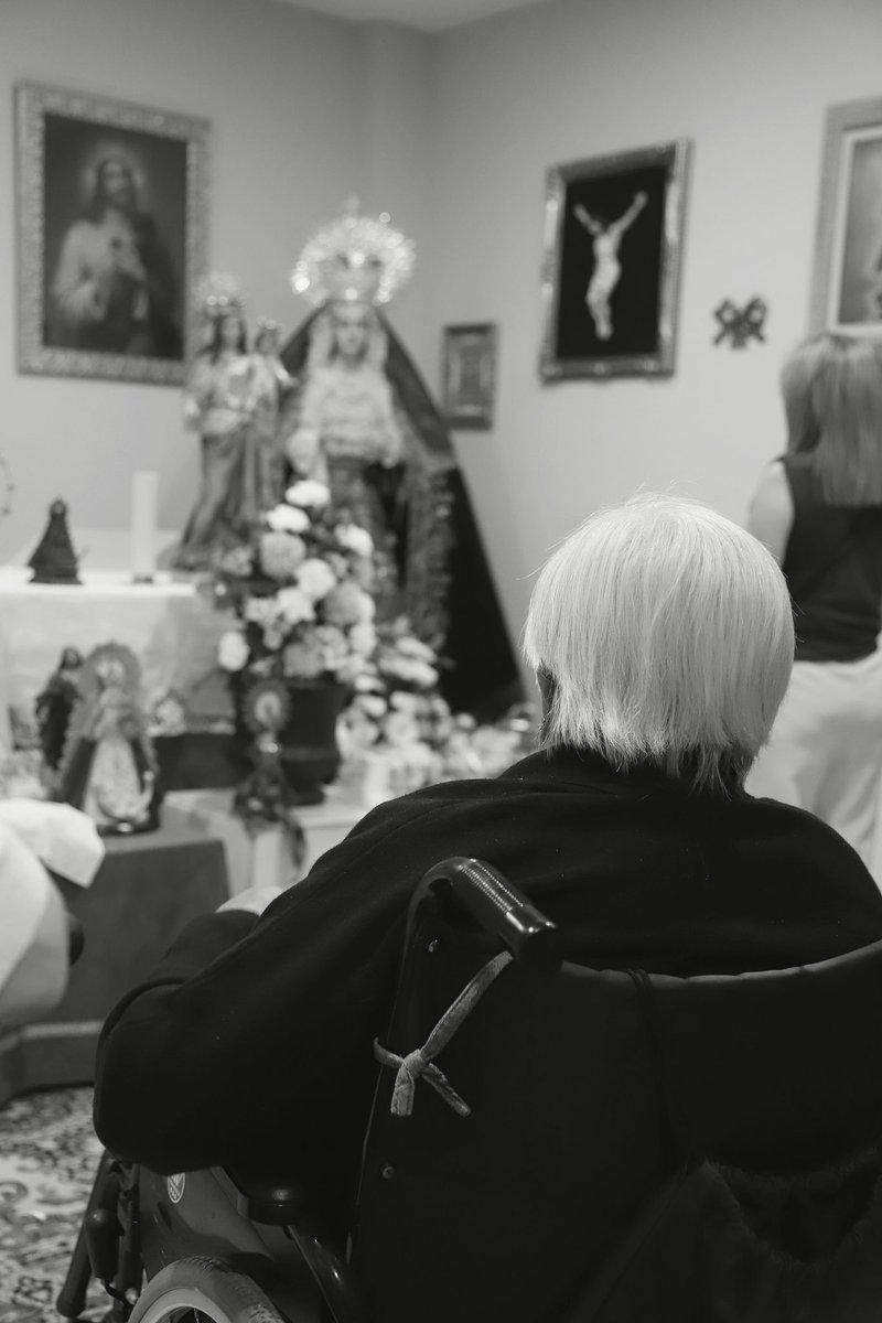 Hdad. Muchachos de Consolación (@hdadmuchachos) on Twitter photo La Santísima Virgen de la Amargura ya se encuentra en la Capilla de la Residencia de Mayores REIFS, donde permanecerá hasta este domingo.
Sabemos que dejamos a nuestra Titular en las mejores manos. ¡Cuidadla, queredla y disfrutadla!
#MuchachosdeConsolación La Santísima Virgen de la Amargura ya se encuentra en la Capilla de la Residencia de Mayores REIFS, donde permanecerá hasta este domingo.
Sabemos que dejamos a nuestra Titular en las mejores manos. ¡Cuidadla, queredla y disfrutadla!
#MuchachosdeConsolación