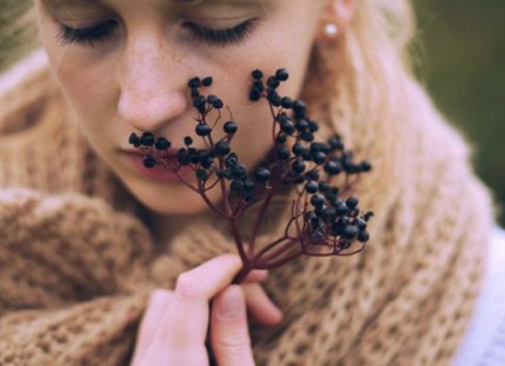 L' autunno ci ricorda la tanta dolcezza che passa tra i ricordi.

Floriana Antonelli 🍂