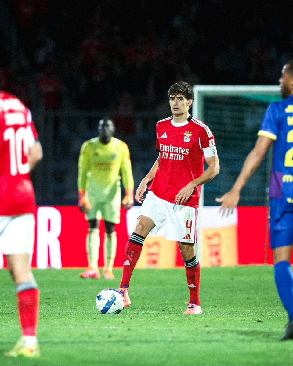 Quando eles sonham, nós sonhamos com eles, quando eles concretizam esses sonhos, nós vivemos essa felicidade com eles. António personifica tudo aquilo que se idealiza para o nosso clube. Não é perfeito, mas é nosso. Viva o António, viva o nosso BENFICA! 

📸 <a href="/SLBenfica/">SL Benfica</a>