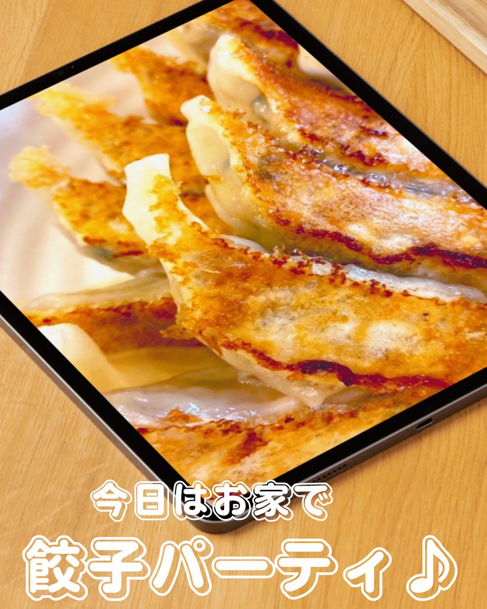 おはようございます😊

10/18(土)
Open 11:00〜18:00

本日の生餃子

邦純餃子🥬
野菜たっぷり・にんにくひかえめ

武士餃子🧄
ニラ入・にんにくたっぷり・お肉多め

ご来店お待ちしております🤲

営業時間 11:00〜18:00
定休日　毎週 火曜日・水曜日
#邦純 #餃子 #ギョウザ 
#生餃子 #冷凍餃子