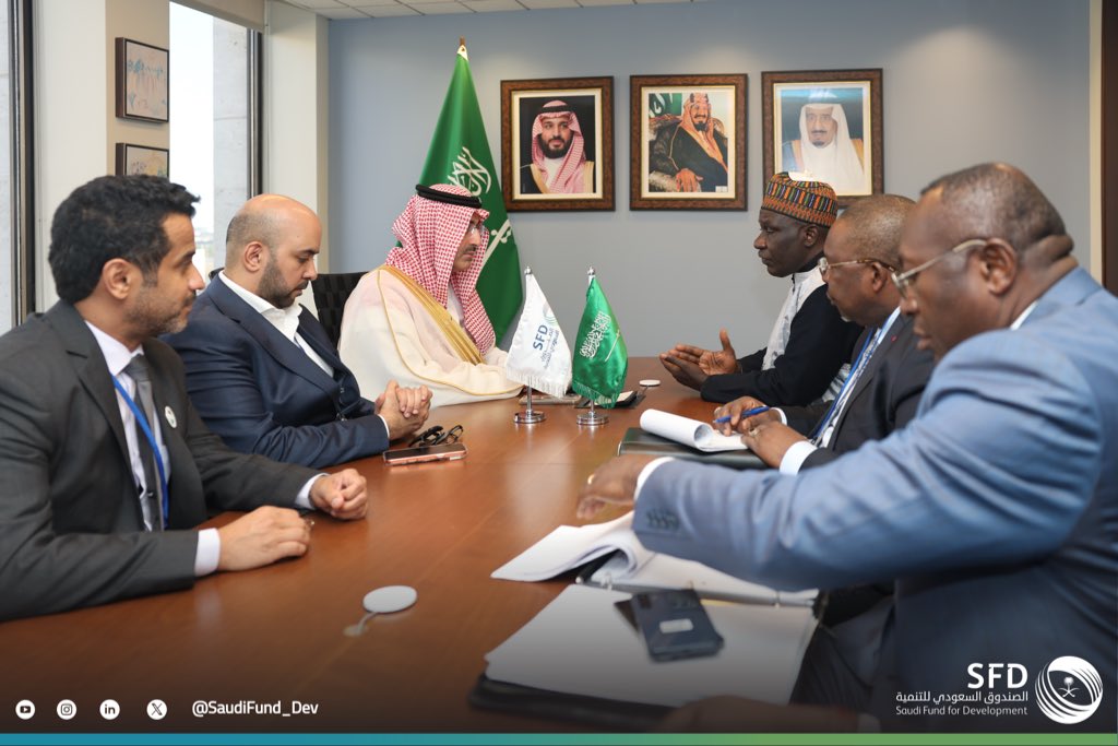 SaudiFund_Dev's tweet image. #WashingtonDC | On the sidelines of the 2025 Annual #WBGMeetings & #IMFMeetings, #SFD CEO Mr. Sultan Al-Marshad met with the Minister of Finance, Economic Planning and Development of the Republic of #Malawi H.E. Joseph Mwanamvekha,.
During their meeting, ways to enhance…