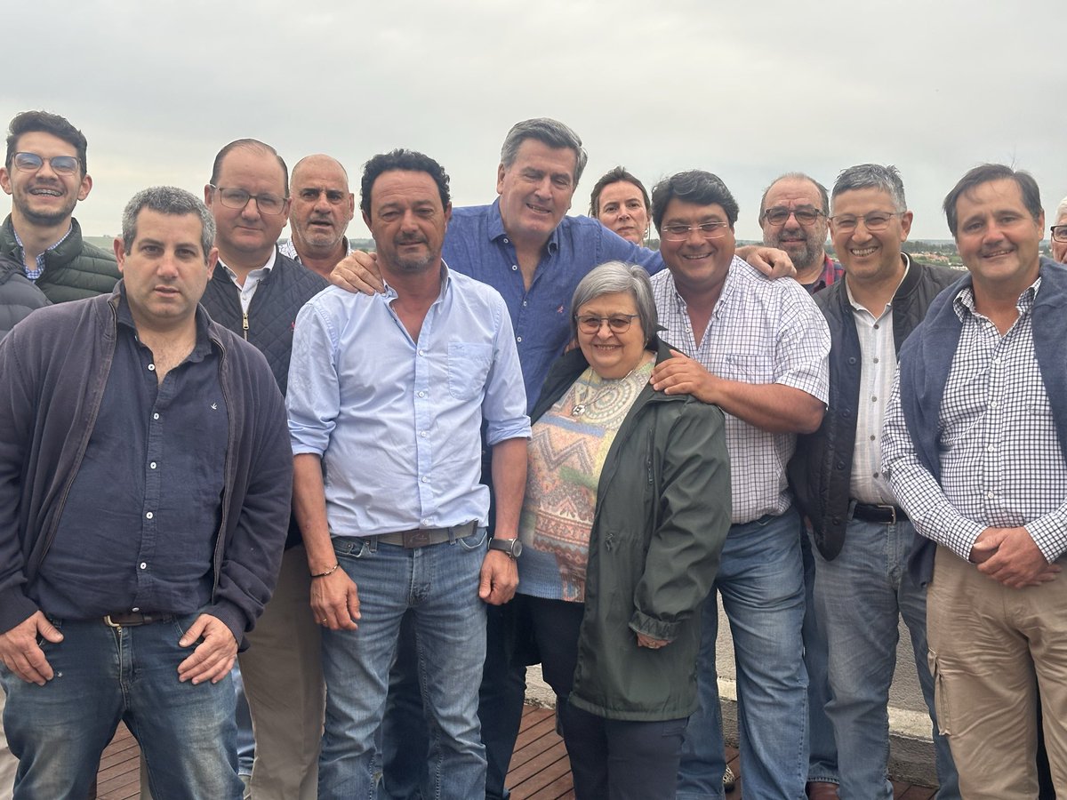El senador del Partido Colorado Pedro Bordaberry mantiene una reunión en Florida con el sector “Vamos Uruguay “ que lidera. Intercambian sobre la actualidad política del país, los desafíos y estrategias del sector para el futuro.