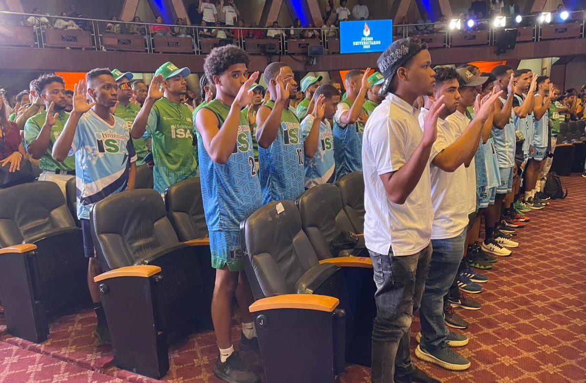 AlisonCabrera23's tweet image. 15 disciplinas, 23 universidades y mucho talento. Arrancan los #JuegosUniversitarios2025 con el respaldo firme de Kelvin Cruz y el #MinisterioDeDeportes.