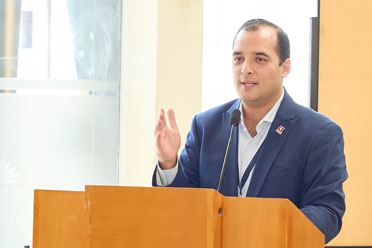 Only with strong families will we have a strong Ecuador; only with united families will we have a united Ecuador. Therefore, only politicians committed to the family can move Ecuador forward. - <a href="/HectorYepezM/">Héctor Yépez</a> - Director of the EUES School of Government