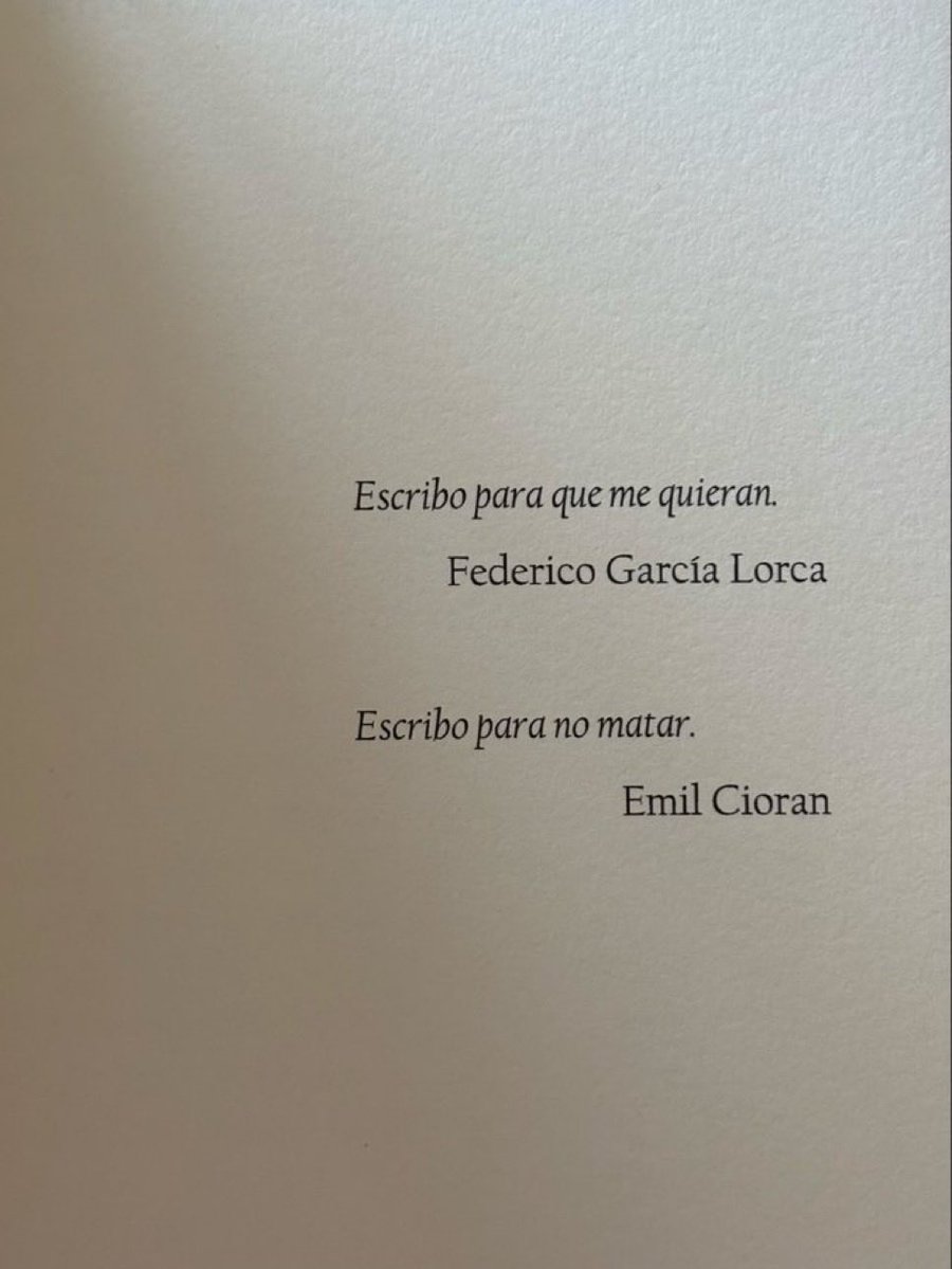 Escribo para reconocerme.