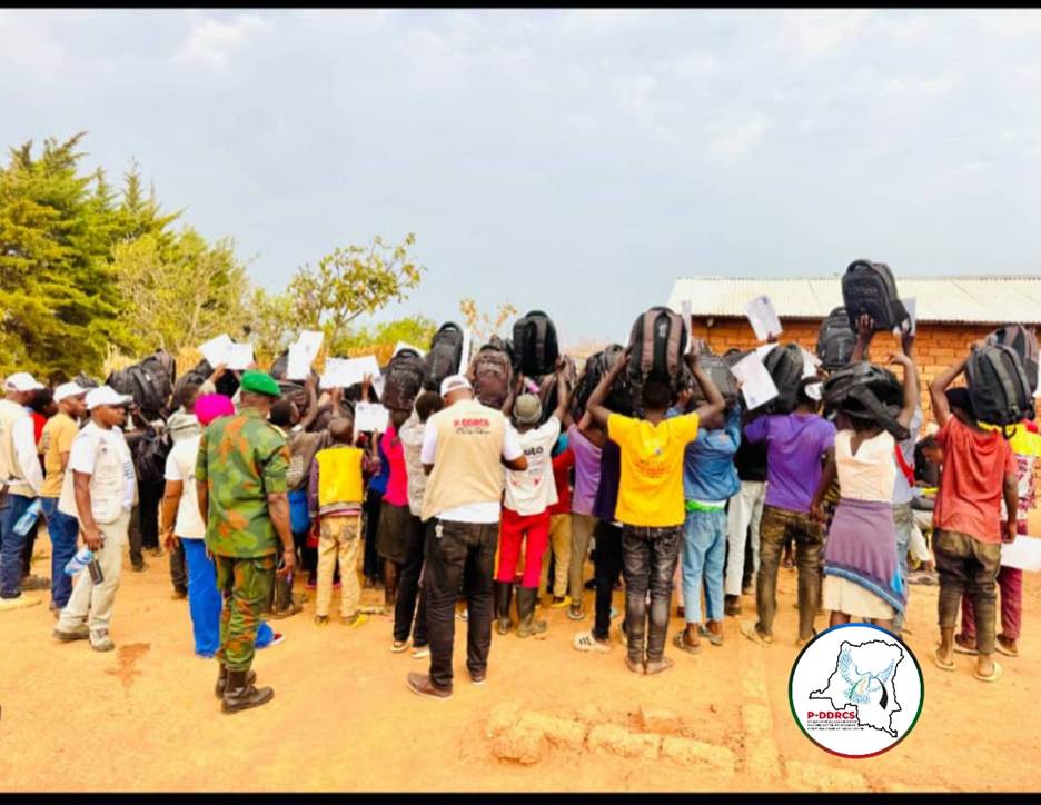 #TANGANYIKA : 101 ENFANTS RETIRÉS DU GROUPE ARMÉ MUTONO A #MWINDI PAR LE #PDDRCS ET SES PARTENAIRES DU #DDR ENFANT
<a href="/Presidence_RDC/">Présidence RDC 🇨🇩</a> <a href="/PrimatureRDC/">Primature de la République Démocratique du Congo</a> <a href="/VPMDefenseRdc/">Vice-Primature, Ministère de La Défense/RDC</a> <a href="/PDDRCS_TANG/">PDDRCS TANGANYIKA</a>
pddrcs.cd/tanganyika-101…