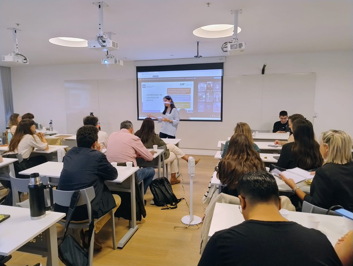 🏁 Hoy recibimos en nuestro campus a los/as participantes de nuestro Diplomado en Gobernabilidad e Innovación Pública para la última clase sobre políticas de paridad e inclusión de diversidades.
Es un placer recibirlos/as! 
<a href="/UCCoficial/">Universidad Católica de Córdoba</a> <a href="/AgendaCAF/">CAF</a>