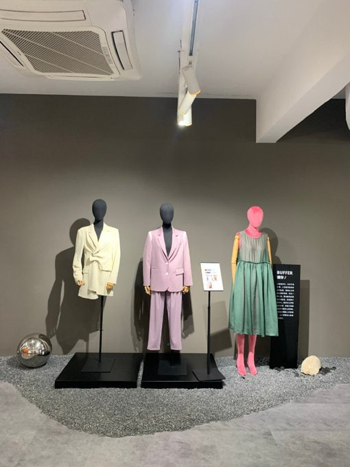 Fashion is what you're offered four times a year by designers. And style is what you choose.🥰