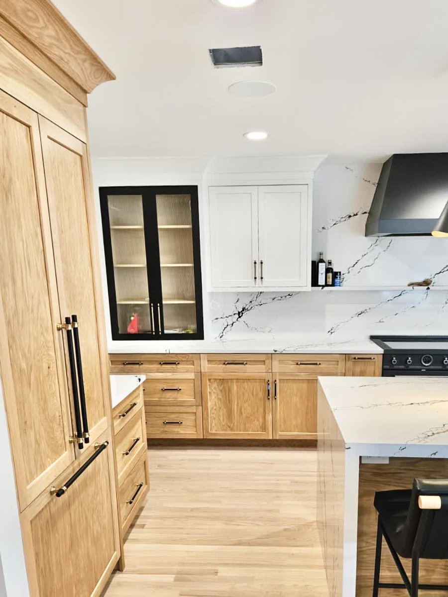 packardcabinet's tweet image. So excited to see this project is pcomplete! ✨
Loving the modern mix of trending black doo...
#LuxuryKitchens #CustomCabinetry #HighEndDesign #WhiteOakInteriors #ModernKitchenDesign #LuxuryHomeDesign #BespokeCabinetry #InteriorInspo #KitchenGoals #DesignDetails #PackardCabinetry