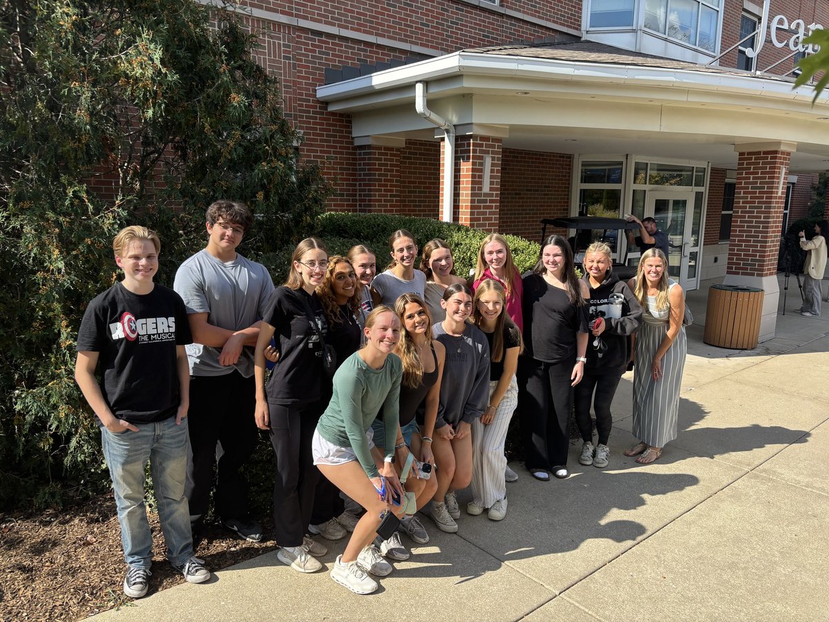 Students in <a href="/YorkD205/">York High School</a>'s Invitation to Teach course recently visited <a href="/elmhurst_u/">Elmhurst University</a>, where they heard from Elmhurst education students and explored the campus on a tour led by Student Ambassadors!

#WeAreD205