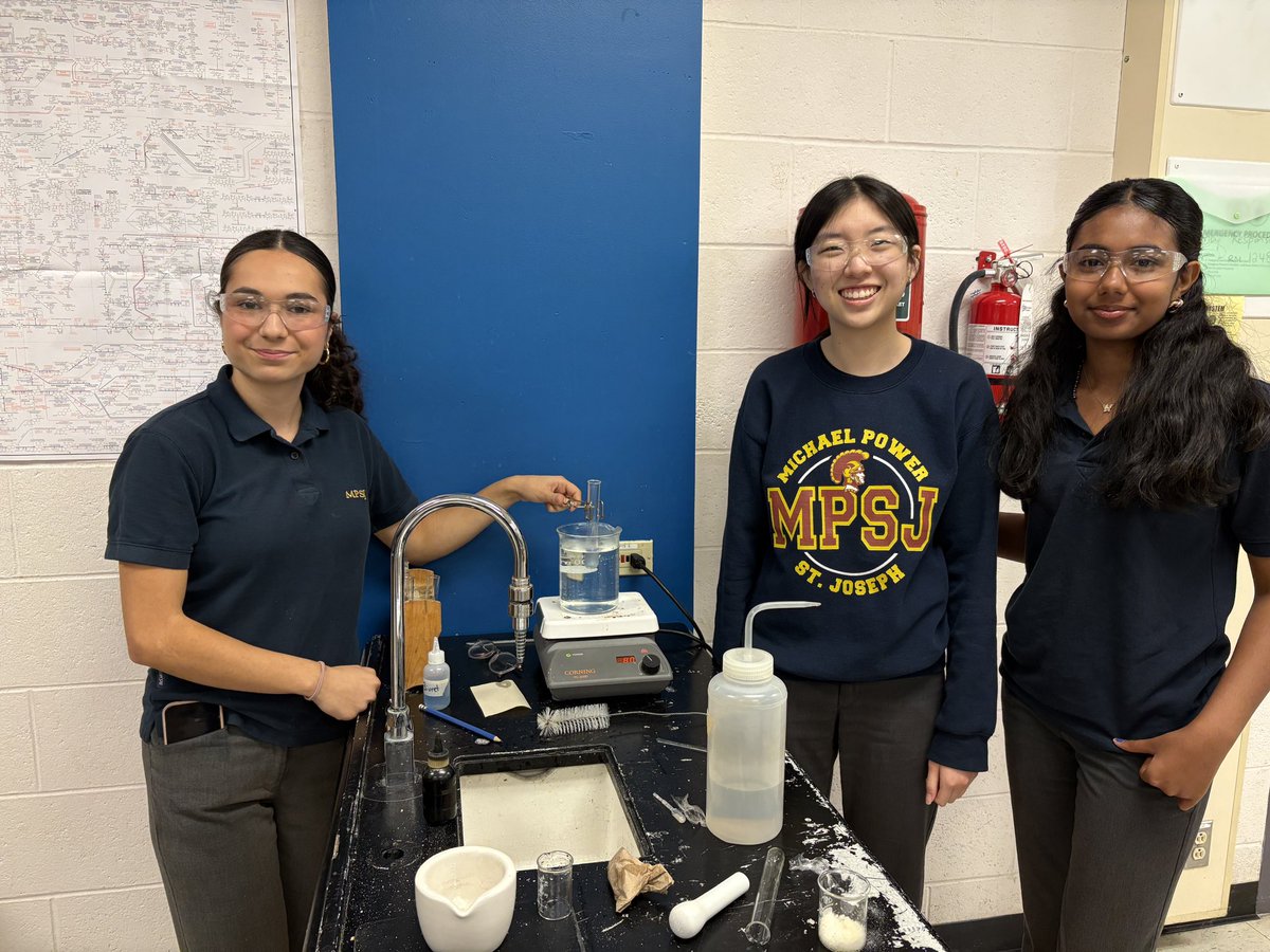 mpsjscience's tweet photo. It’s the nutrient testing lab with our year 2 IB Biology candidates. Our scientists conducted tests to determine the presence of different nutrients in food items. #mpsjbio @PowerIB @MPSJ_TCDSB https://t.co/v0BDlEGXoO