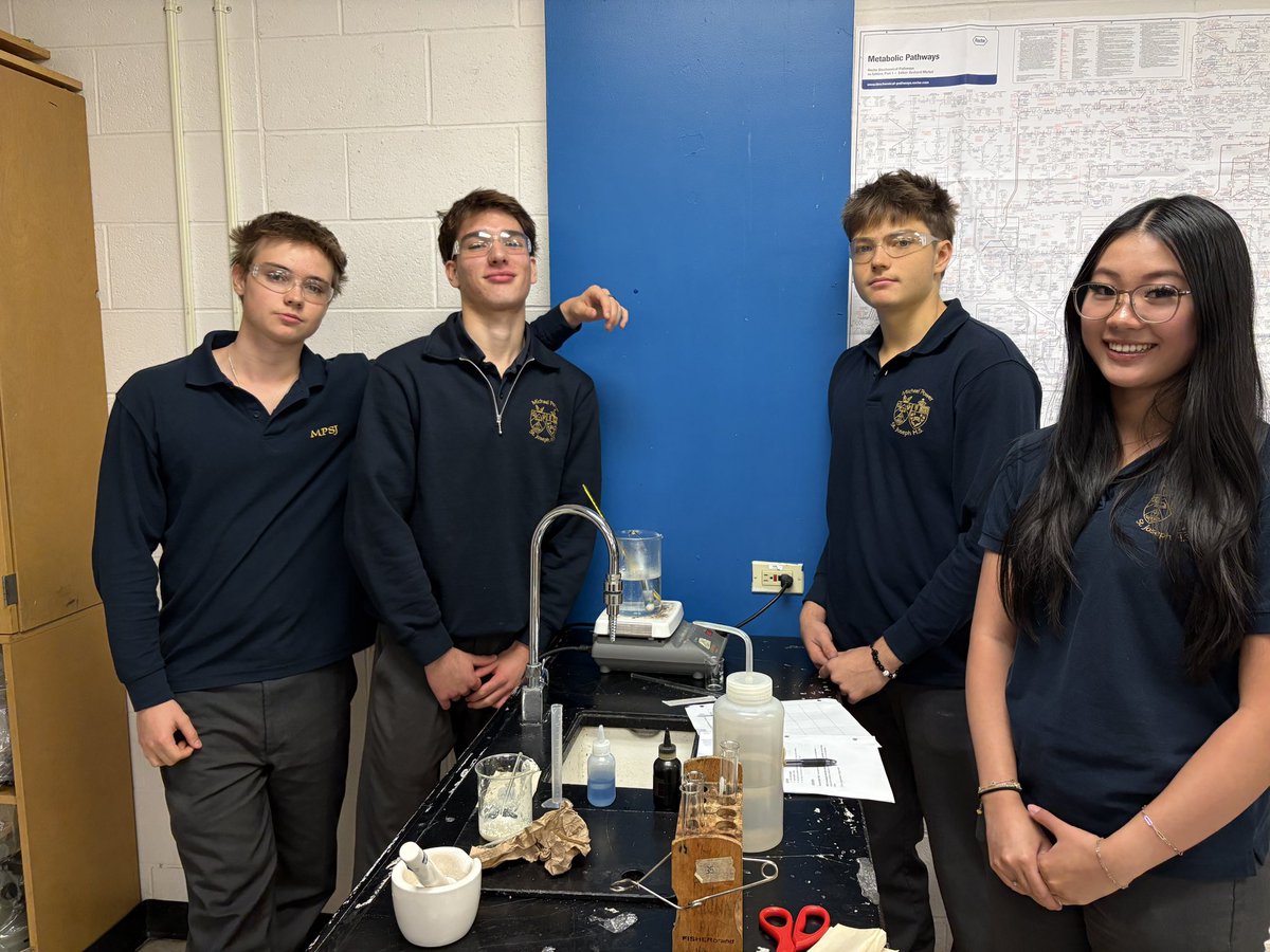 mpsjscience's tweet photo. It’s the nutrient testing lab with our year 2 IB Biology candidates. Our scientists conducted tests to determine the presence of different nutrients in food items. #mpsjbio @PowerIB @MPSJ_TCDSB https://t.co/v0BDlEGXoO